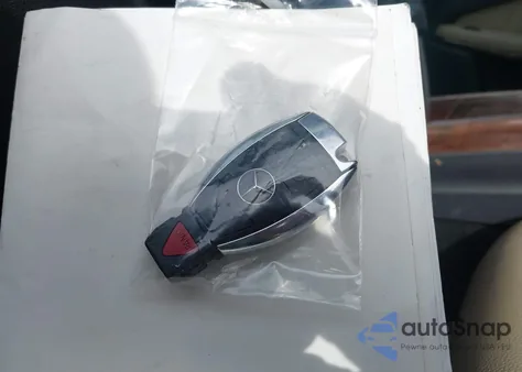 2013 Mercedes-Benz E 350 z USA, uszkodzony, nr VIN WDDHF5KB5DA673451